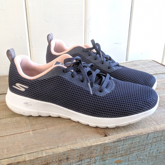 Skechers Shoes - Skechers walking sneaker 9.5